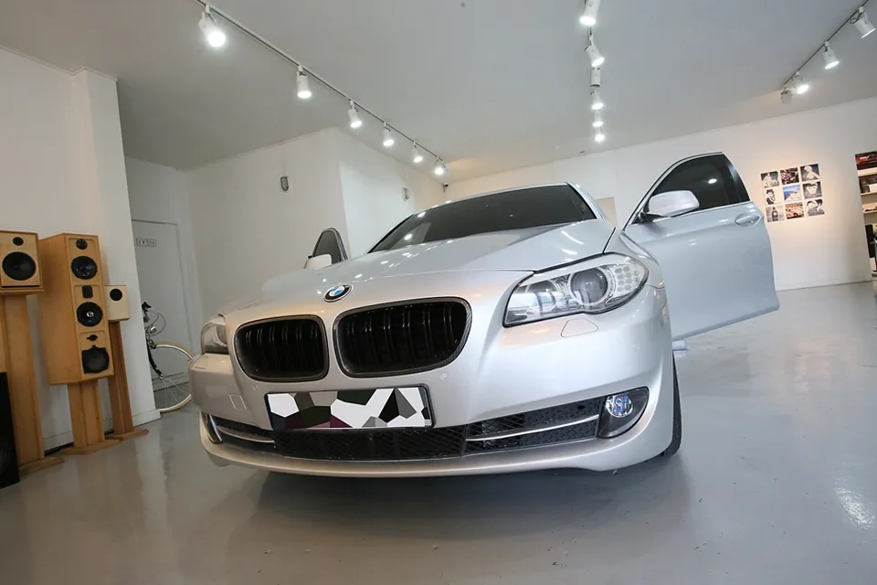 BMW 5 Series F10 car audio installation result
