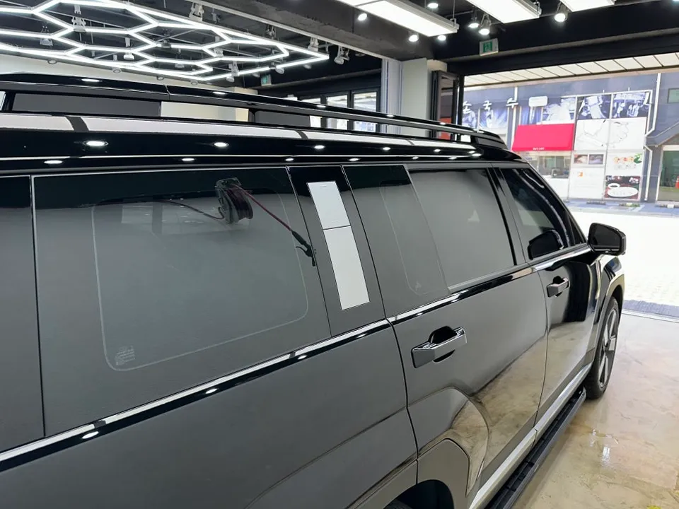 Hyundai Santa Fe MX5のカーフィルム施工事例 施工写真 1-3