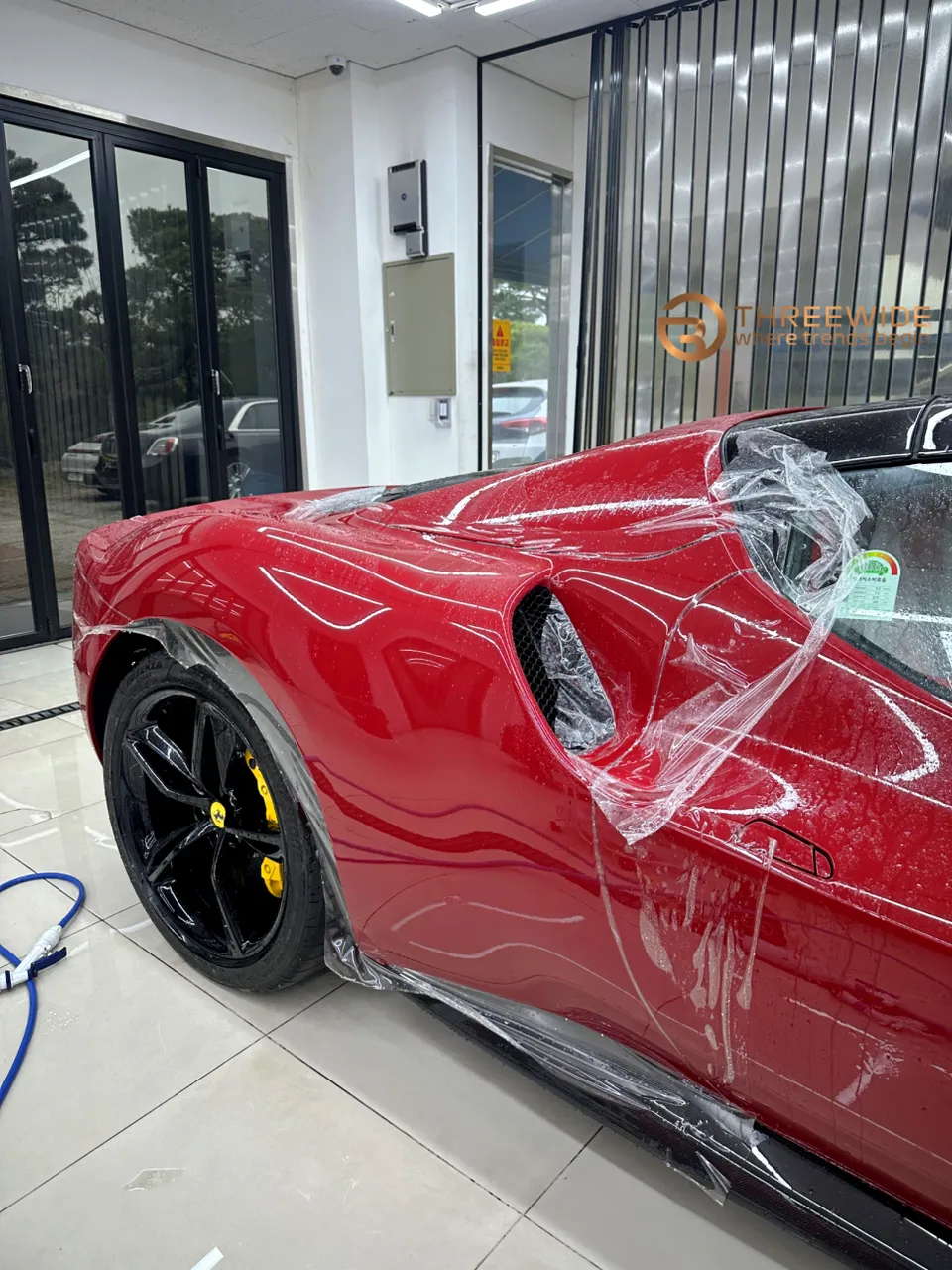 Ferrari 296 GTS PPF施工事例|費用目安と仕上がり 施工写真 1-3