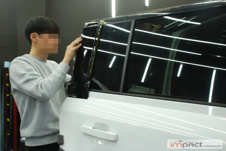 Land Rover Defender 110のカーラッピング事例 施工写真 1-3