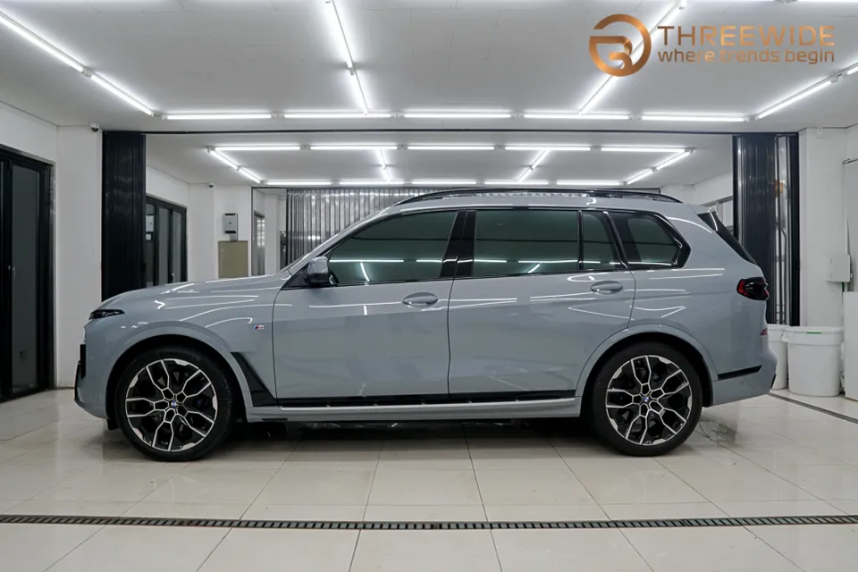 BMW X7のカーラッピング事例|クロームパーツのブラックアウト 施工写真 2-1