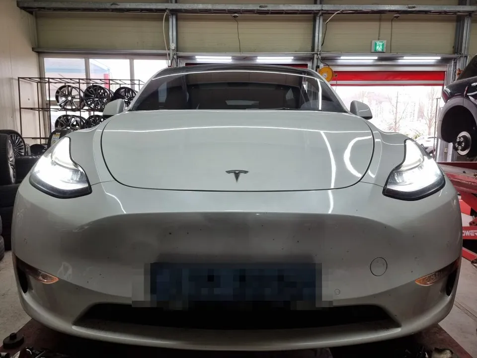Tesla Model Y Wheel Repair & Gloss Black Painting Review photo 2