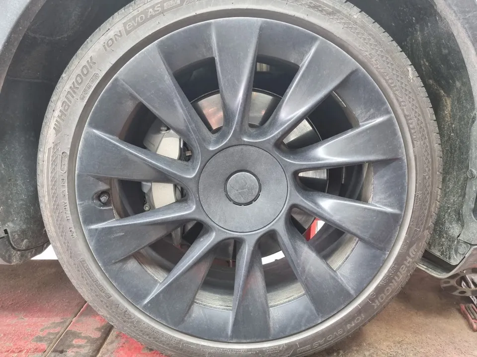 Tesla Model Y wheel repair - Tesla Model Y Wheel Repair & Gloss Black Painting Review photo 3