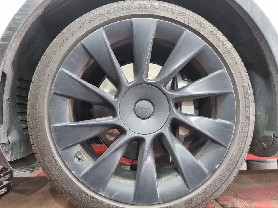 Tesla Model Y wheel repair - Tesla Model Y Wheel Repair & Gloss Black Painting Review photo 4