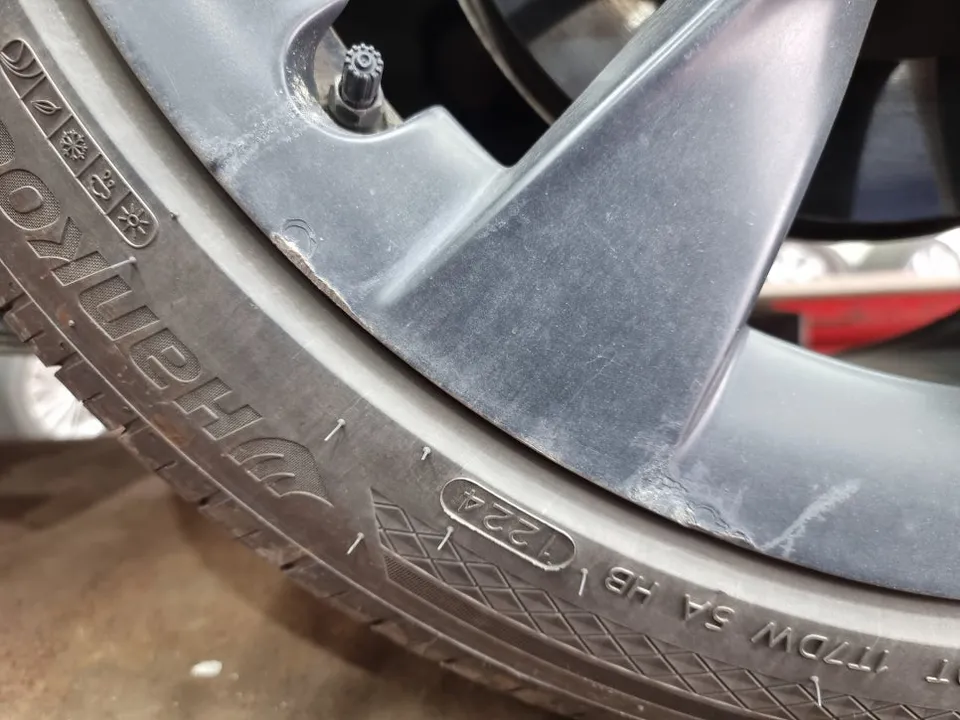 Tesla Model Yのホイールリペア・塗装事例 施工写真 3-2