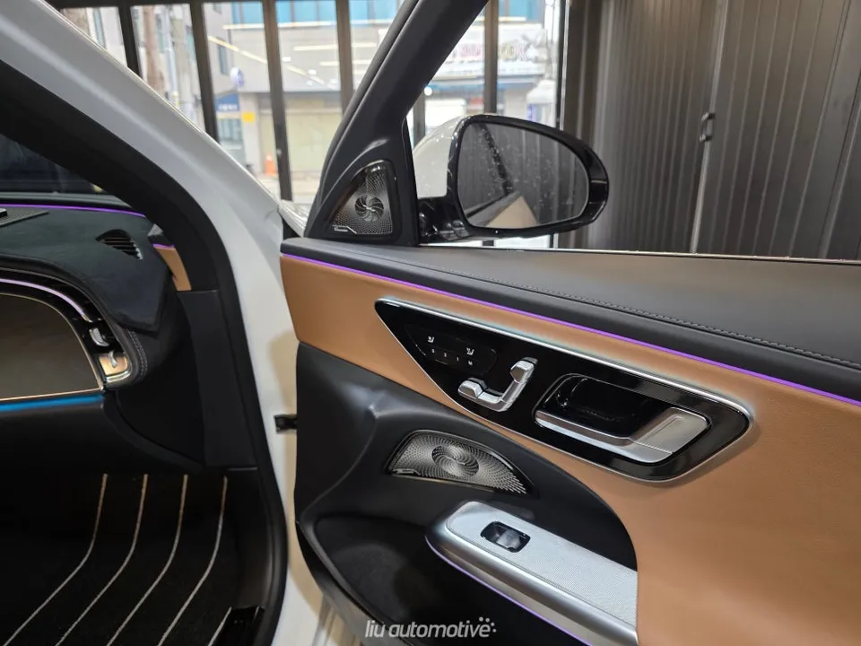 Mercedes-Benz E-Class ambient lighting - Mercedes-Benz E-Class Ambient Lighting Review photo 4
