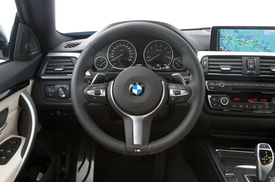 BMW 4 SeriesのAndroid Auto・CarPlay取付事例 写真