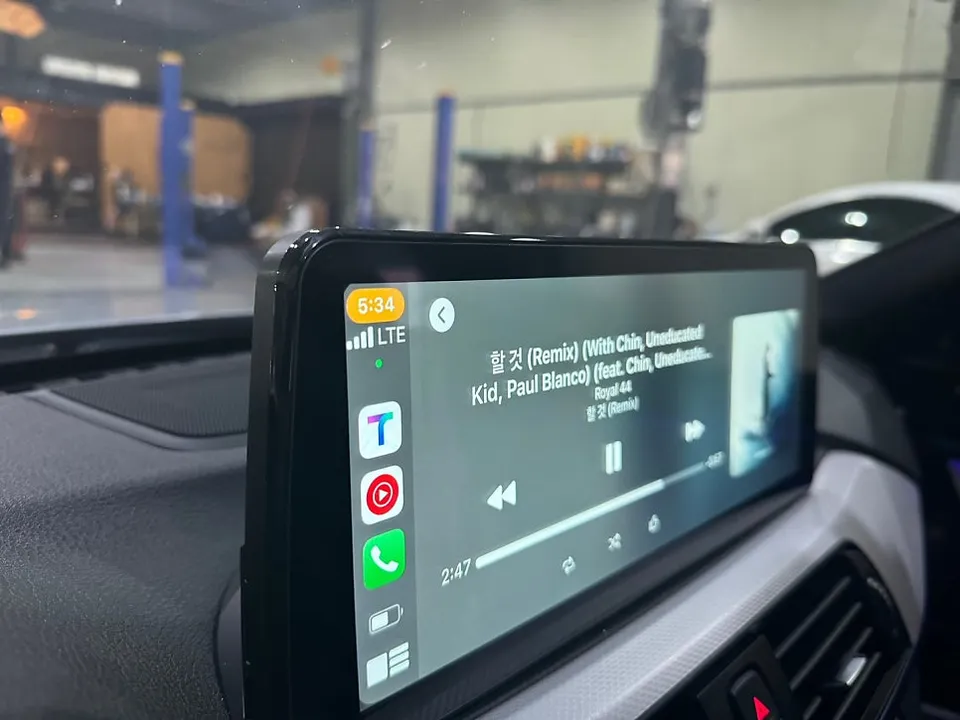 BMW 4 SeriesのAndroid Auto・CarPlay取付事例 施工写真 3-2