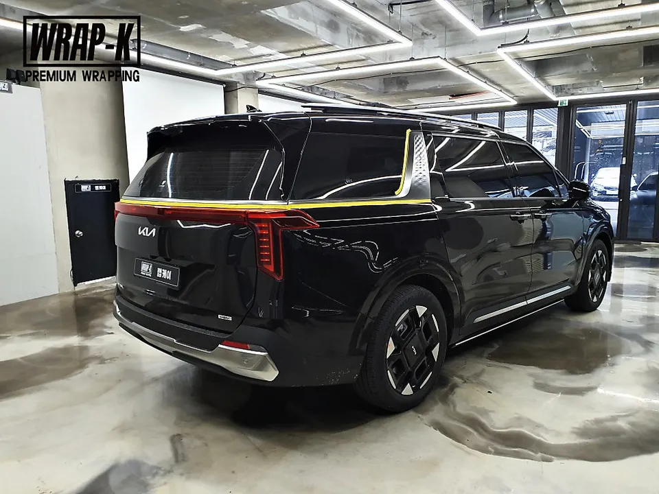 Kia Carnival KA4 vinyl wrap - Kia Carnival Vinyl Wrap Review: Chrome Delete for Black Edition photo 4