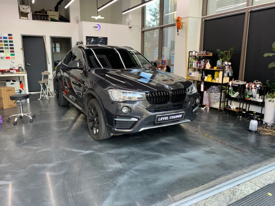 BMW X4 F26 Chrome Delete Review: A Bold Transformation photo 2