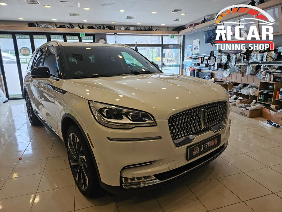 Lincoln Aviator Ambient Lighting Review - Enhanced Interior LEDs