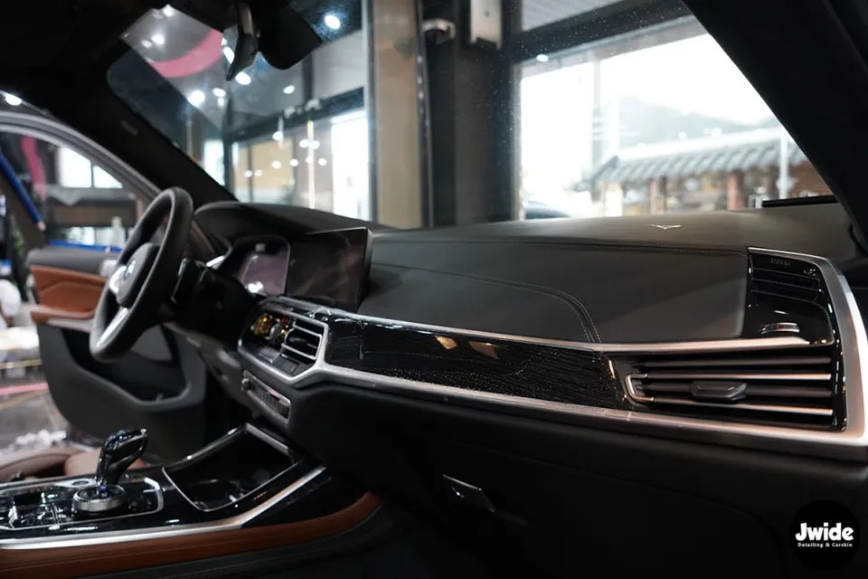 BMW X7の室内PPF施工事例｜ハイグロスの保護 施工写真 1-3