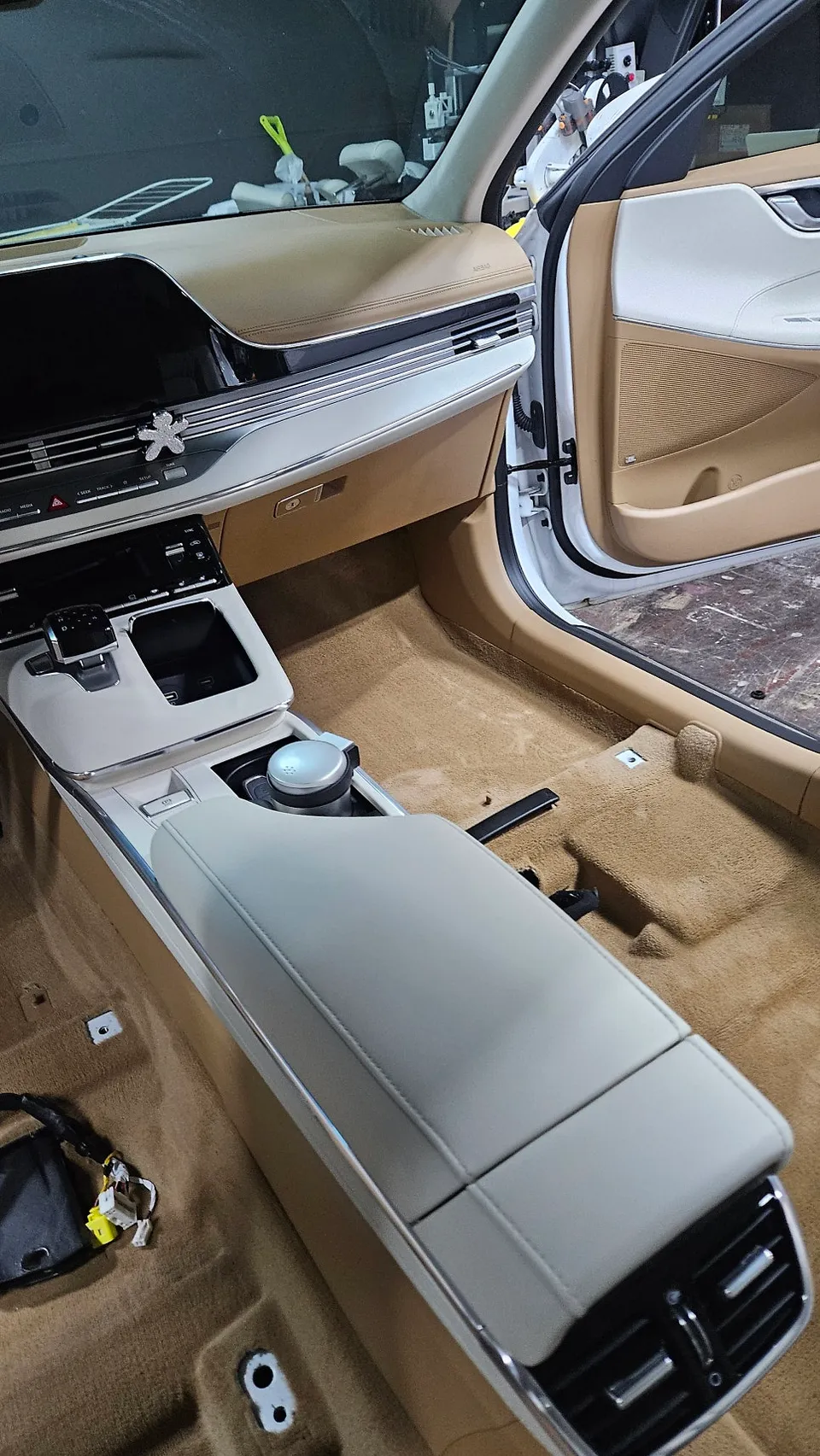 Hyundai Azera interior customization - Hyundai Azera Interior Customization Review — Restored Elegance photo 4