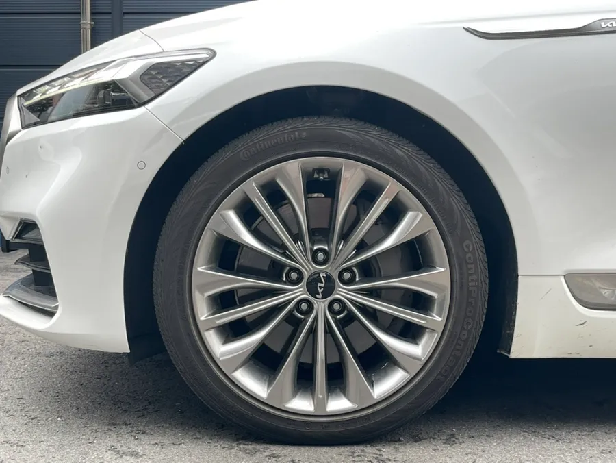 Kia K900のホイールリペア・塗装事例 施工写真 4