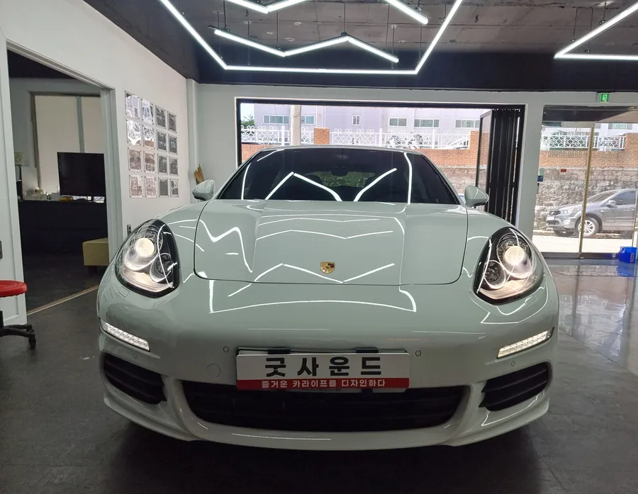 Porsche Panamera dash cam installation result