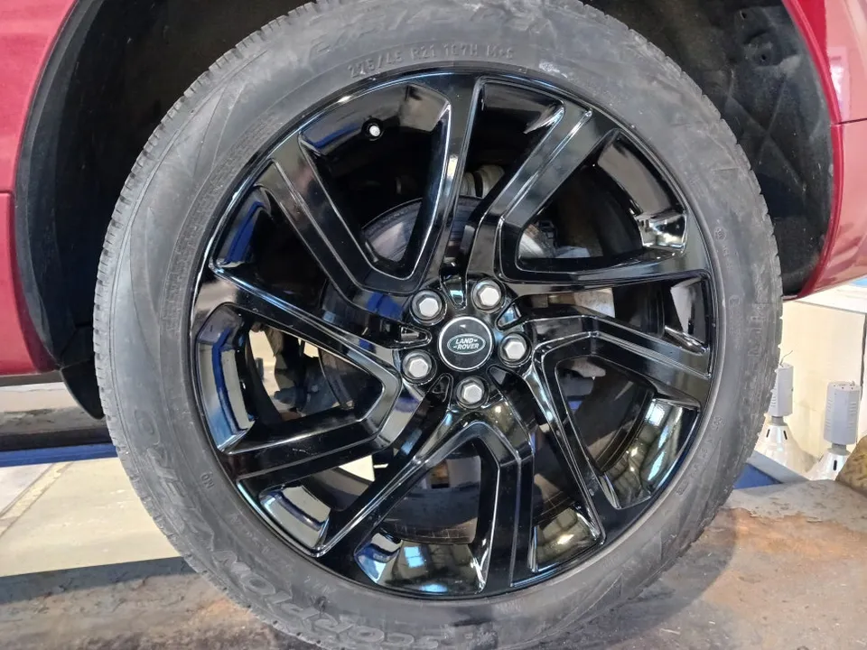 Land Rover Range Rover Sportのホイールリペア・塗装事例 施工写真 4-2