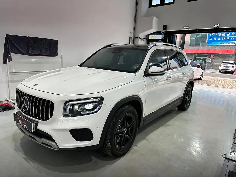Mercedes-Benz GLB window tinting installation result