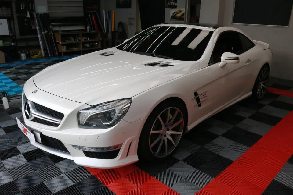 Mercedes-Benz SL63 AMGのカーラッピング事例|フェラーリレッド 施工写真 2-1