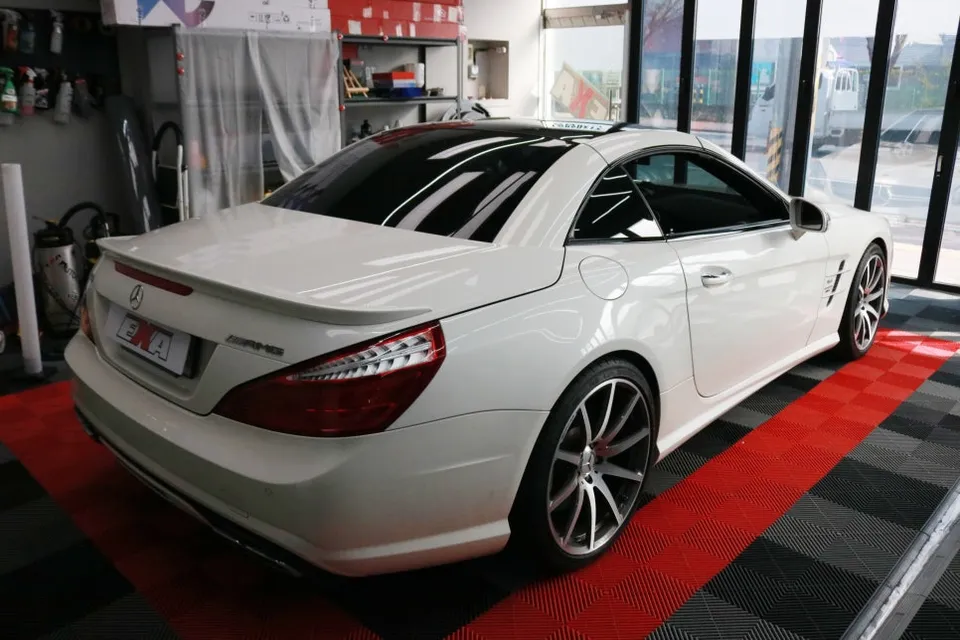 Mercedes-Benz SL63 AMGのカーラッピング事例|フェラーリレッド 施工写真 3-1
