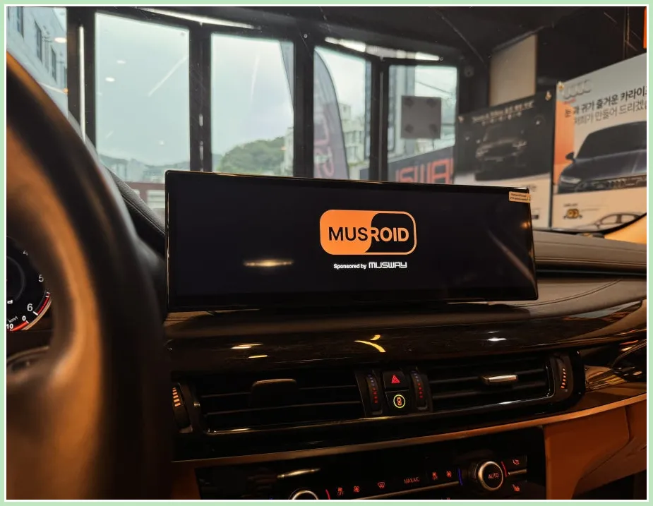 BMW X5 F15のAndroid Auto・CarPlay取付事例 施工写真 4