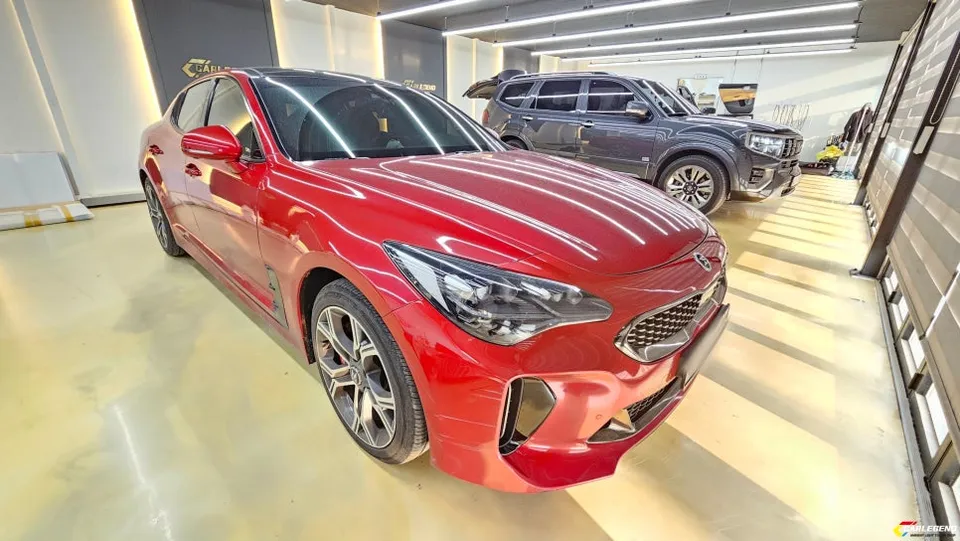 Kia Stinger Ambient Lighting Review: Subtle Mood Upgrade photo 2