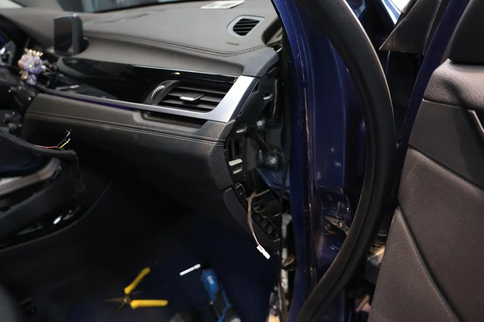 BMW X1 Dash Cam Installation - FineVu Upgrade photo 3