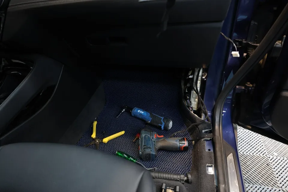 BMW X1 Dash Cam Installation - FineVu Upgrade photo 4