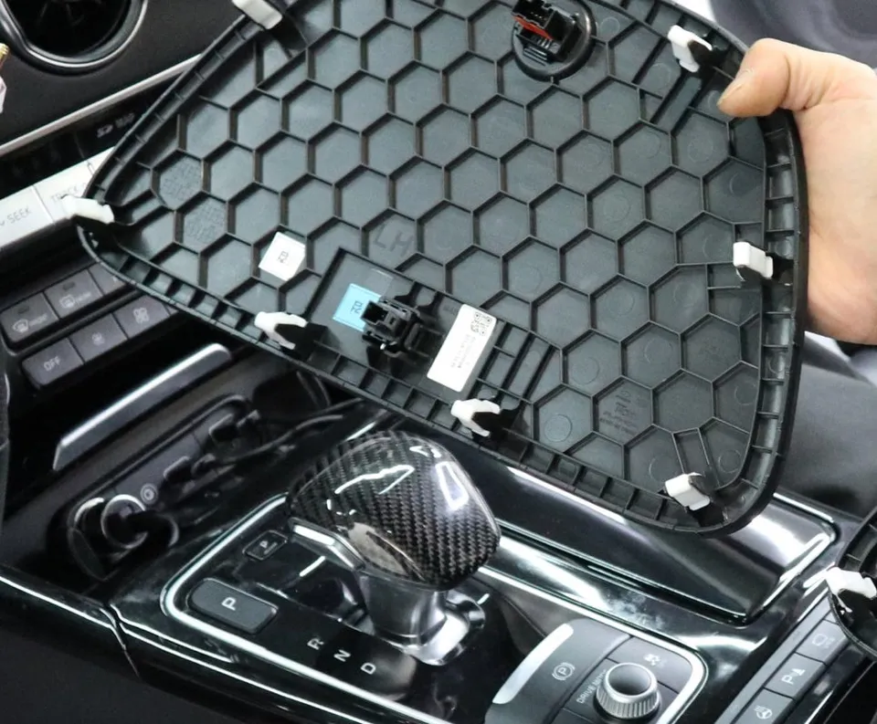 Kia Stingerのカーオーディオ施工事例 施工写真 3