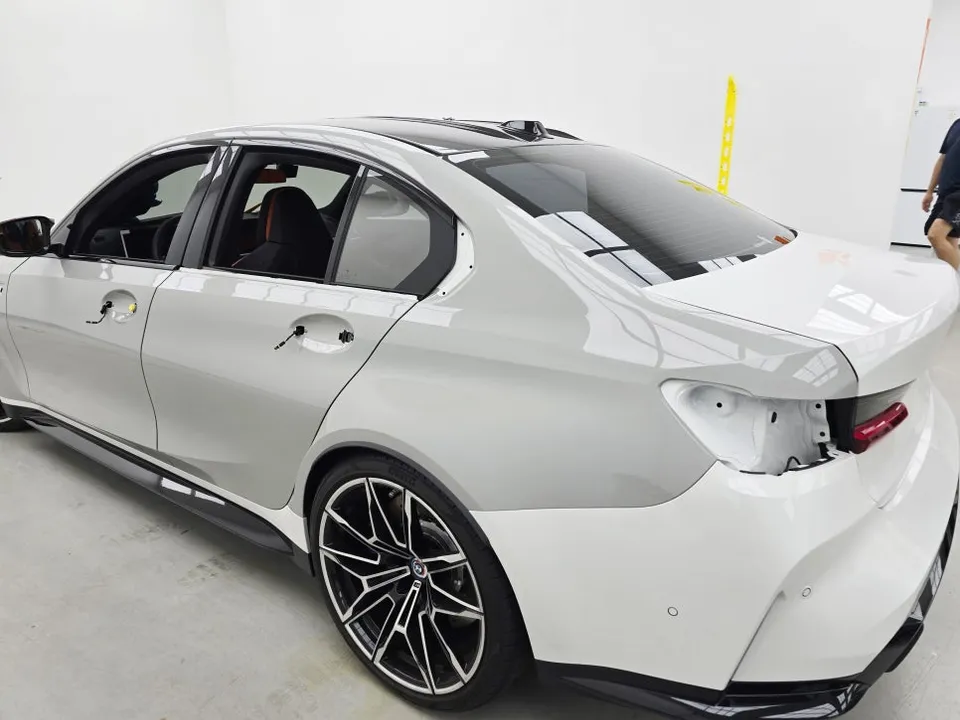 BMW M3のカーラッピング事例｜費用目安・仕上がり 施工写真 1-2