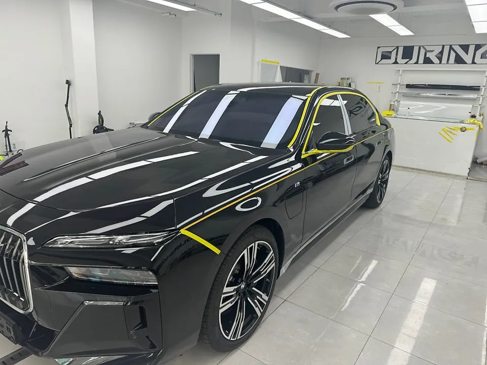 BMW 7 Series G70 施工事例：デュオトーン ラッピング 施工写真 2-1