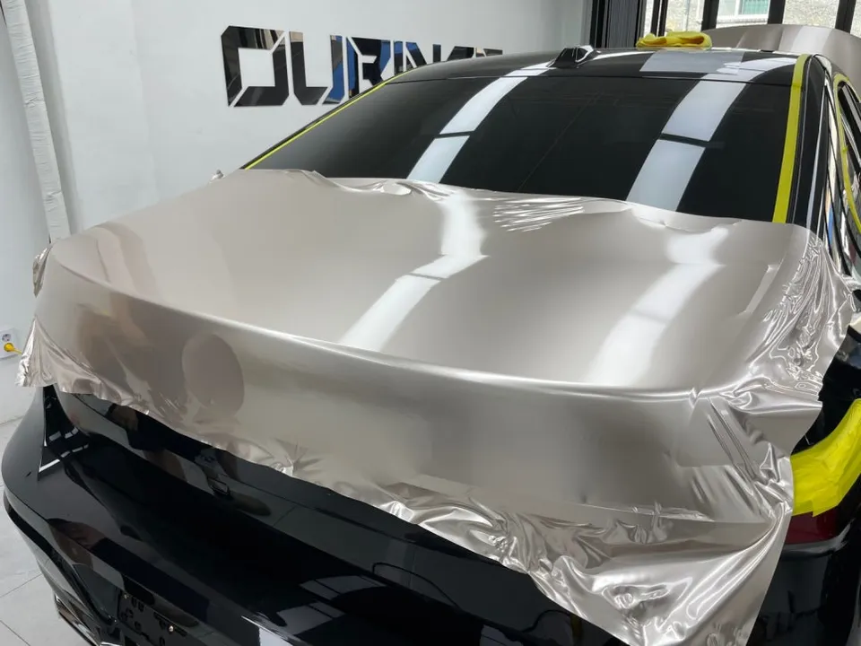 BMW 7 Series G70 施工事例：デュオトーン ラッピング 施工写真 3-2