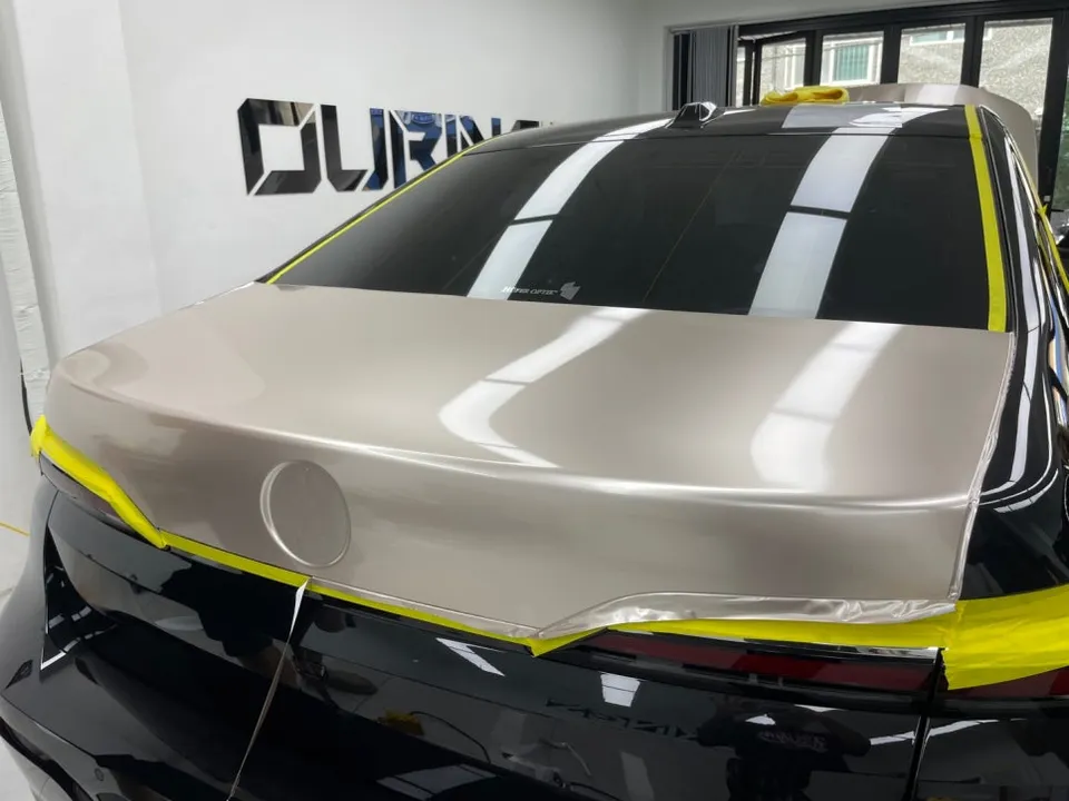 BMW 7 Series G70 施工事例：デュオトーン ラッピング 施工写真 1-3