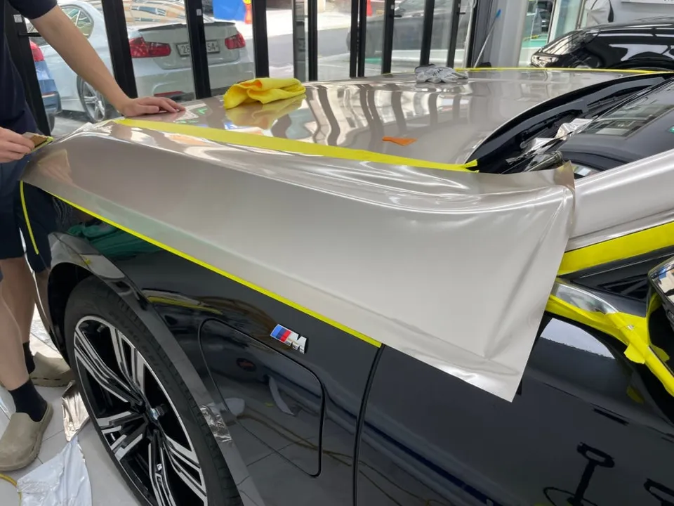 BMW 7 Series G70 施工事例：デュオトーン ラッピング 施工写真 2-3