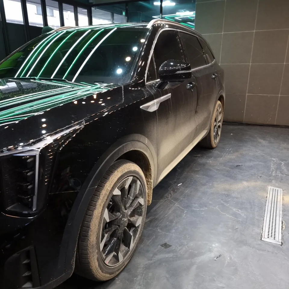 Kia Sorentoのガラスコーティング事例 施工写真 2-1
