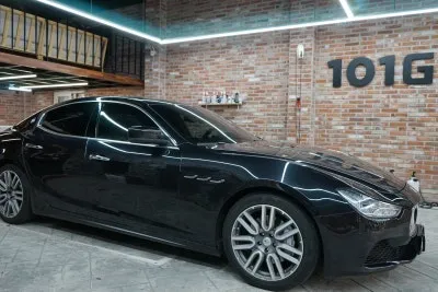 Maserati Ghibliのカーラッピング事例｜サテンホワイトの仕上がり 施工写真 2-1