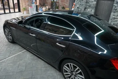 Maserati Ghibliのカーラッピング事例｜サテンホワイトの仕上がり 施工写真 1-2