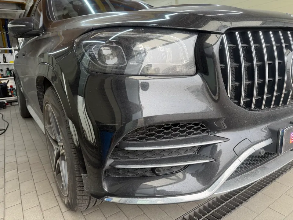 Mercedes-Benz GLSのガラスコーティング事例 施工写真 4