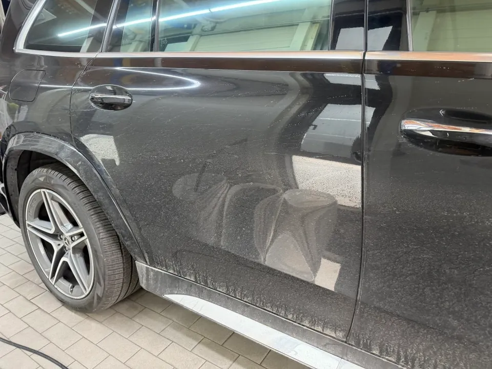 Mercedes-Benz GLSのガラスコーティング事例 施工写真 6
