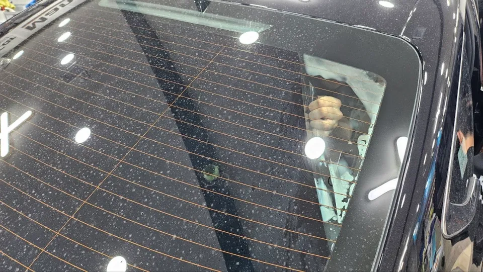 Genesis G80のカーフィルム施工事例|熱遮断効果と仕上がり 施工写真 3-2
