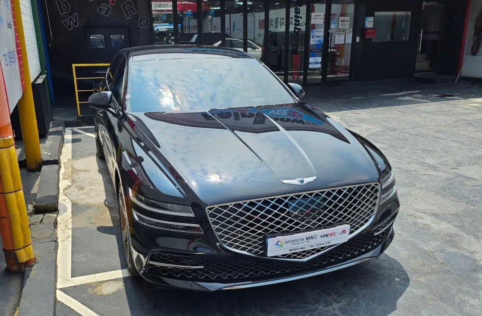 Genesis G80のカーフィルム施工事例|熱遮断効果と仕上がり 施工写真 2-3
