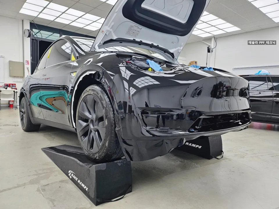 Tesla TeslaのブラックPPF施工事例|費用目安・仕上がり 施工写真 3-2