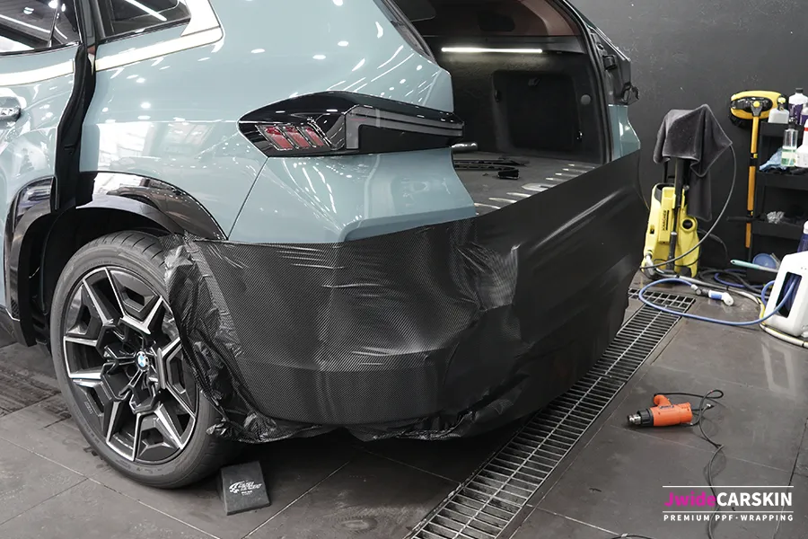 BMW XM vinyl wrap - BMW XM Vinyl Wrap Review: Carbon Fiber Partial Wrap for Enhanced  photo 4