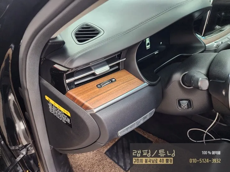 Kia K900のカーラッピング事例 施工写真 2-2