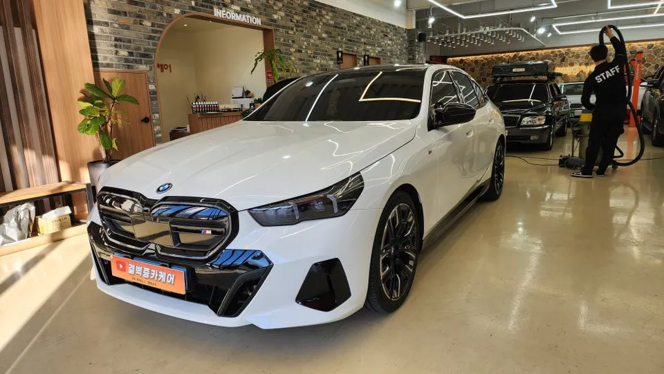BMW i5 seat ventilation installation result