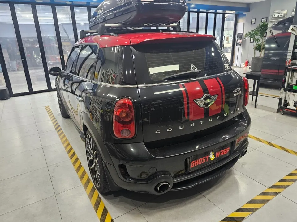 MINI Countrymanのカーラッピング事例｜グリル周りのカスタム 施工写真 3-1