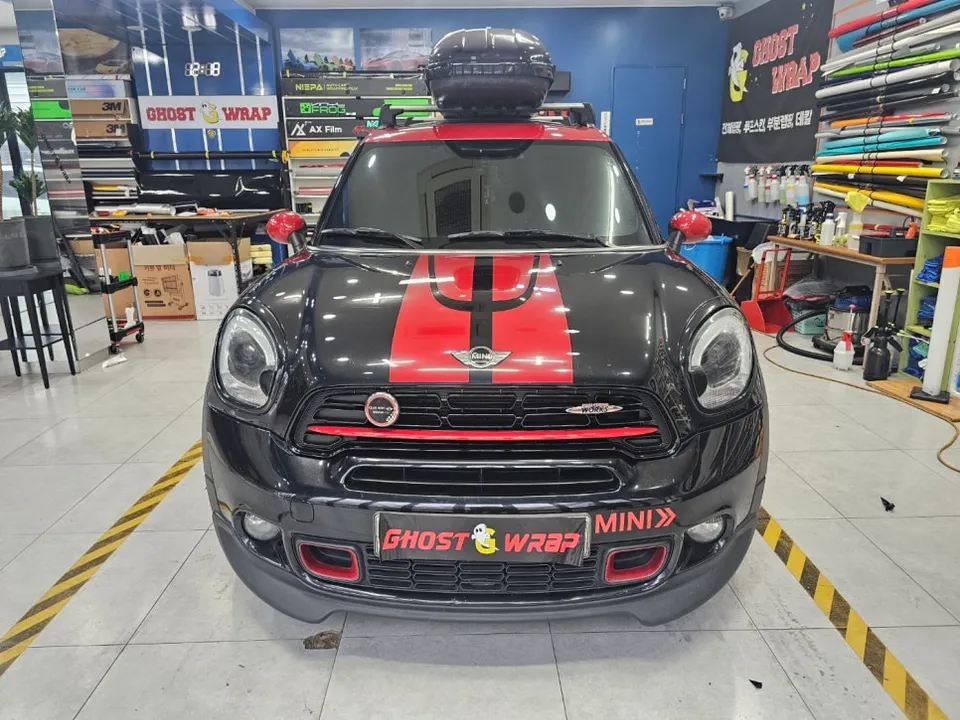 MINI Countrymanのカーラッピング事例｜グリル周りのカスタム 施工写真 1-3