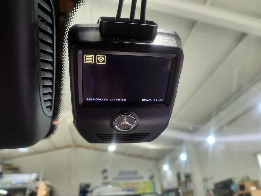 Mercedes-Benz E-Class dash cam - Mercedes-Benz E-Class Dash Cam Installation Review photo 3