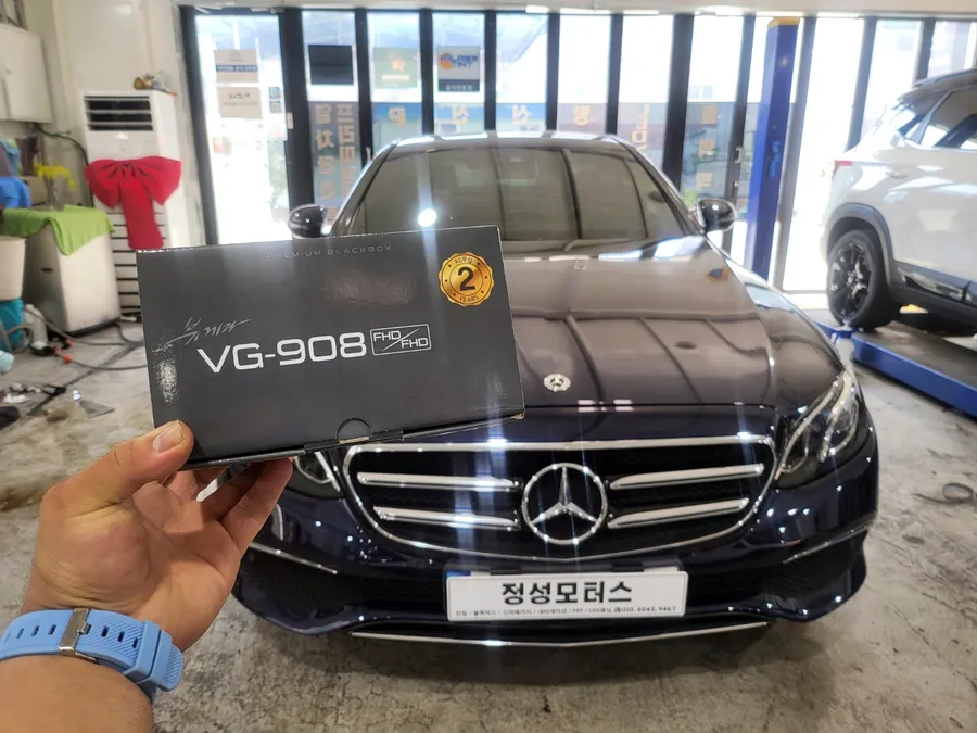 Mercedes-Benz E-Class dash cam - Mercedes-Benz E-Class Dash Cam Installation Review photo 4