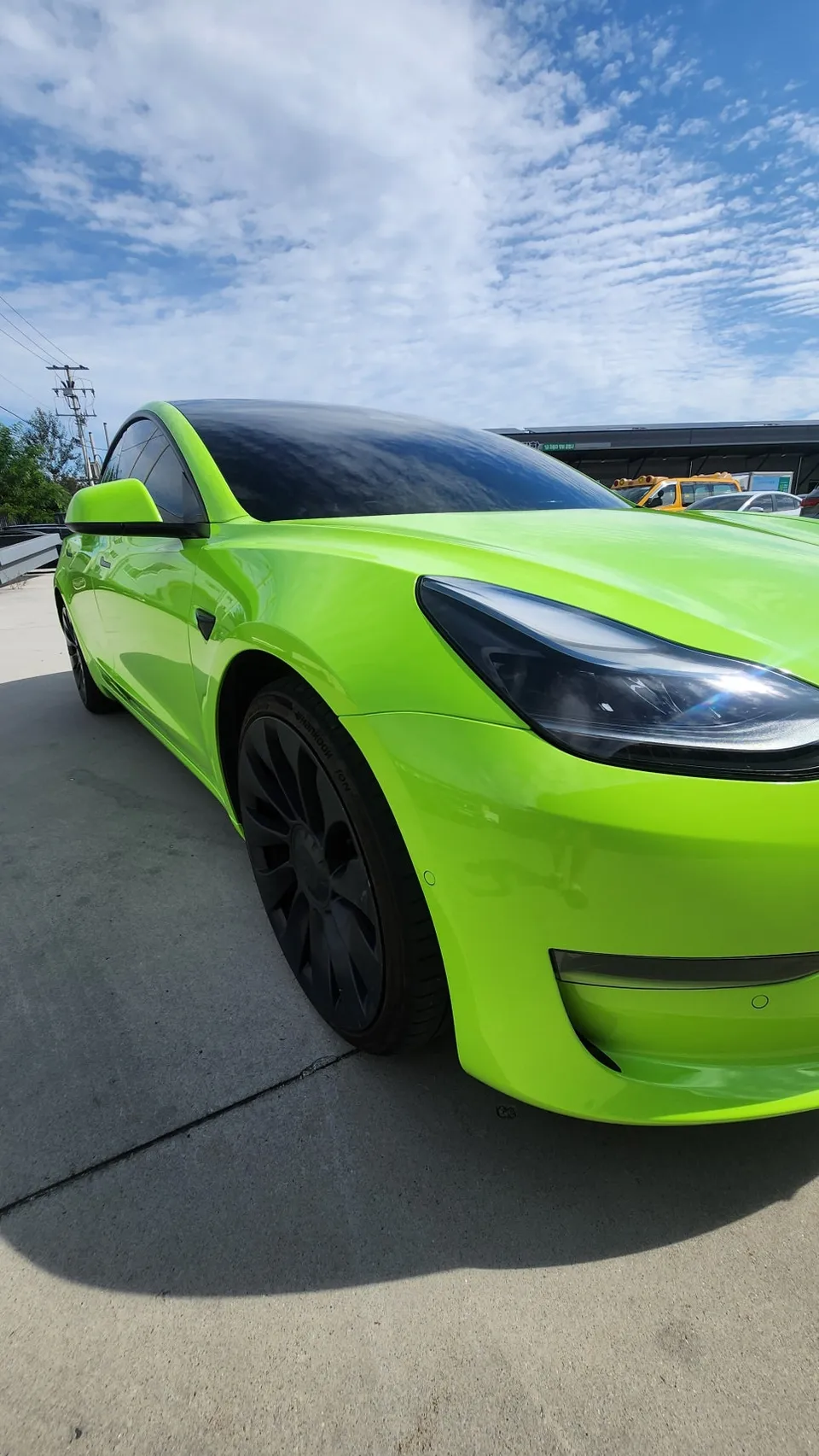 Tesla Model 3のカーラッピング事例|費用目安・仕上がり 施工写真 2-3