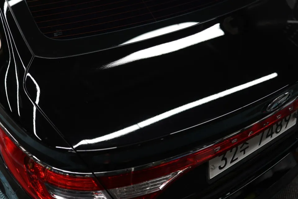 Hyundai Azeraのガラスコーティング事例|費用目安・仕上がり 施工写真 1-2